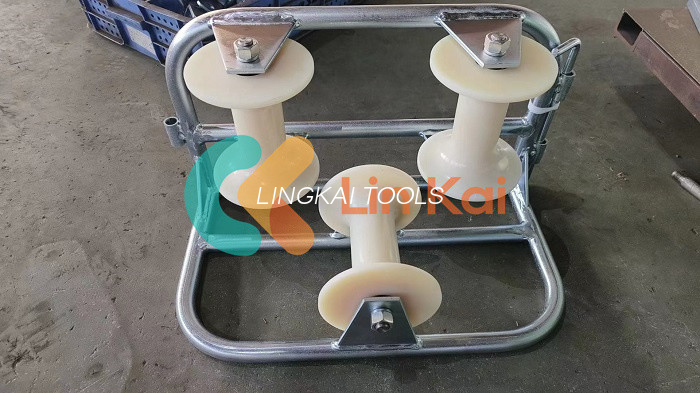 Heavy Duty Cable Laying Roller For Pulling Wires Rated Load 10-20kN
