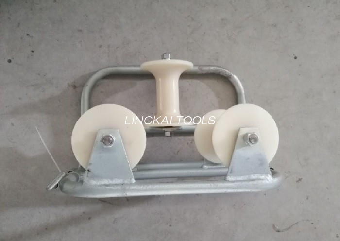 Heavy Duty Galvanized Triple Corner Cable Roller Cable Guide Pulley Steel Frame